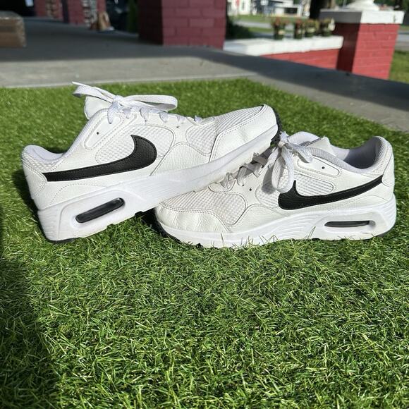 Nike White and Black Athletic Shoes - Picture 5 of 8